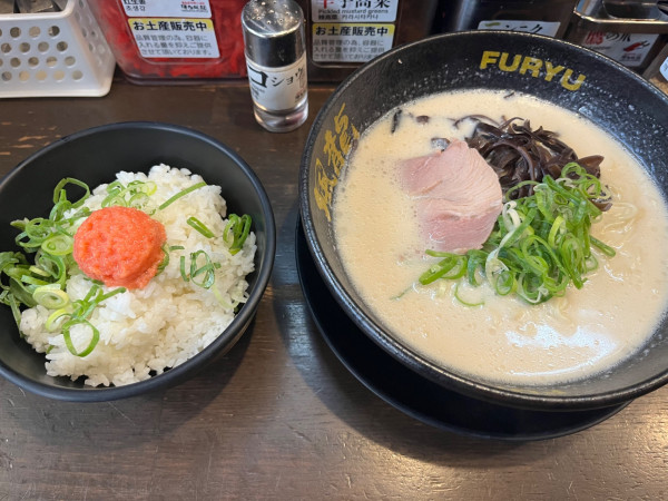 「とんこつラーメン＋博多産明太子ご飯」@とんこつラーメン博多風龍 上野店の写真