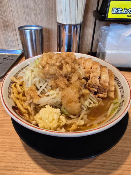 「小ブタ　ニンニク　アブラ　カラメ」@豚山 八王子北野店の写真