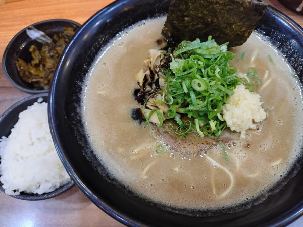 「こってりラーメン、無料ライス」@特製ラーメンはせがわの写真
