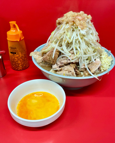 「大(900円)/生卵(100円)」@ラーメン二郎 一橋学園店の写真