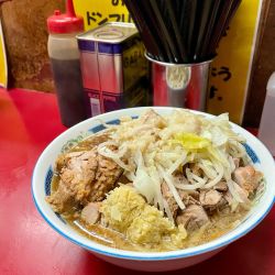 大豚W 900円(ニンニク/ヤサイ/アブラ)