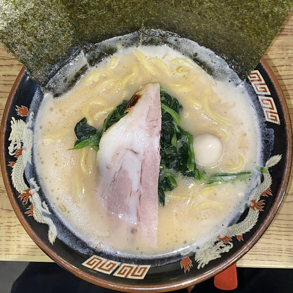 「濃厚とんこつ醤油ラーメン」@横濱家系ラーメン 神山 松屋町店の写真