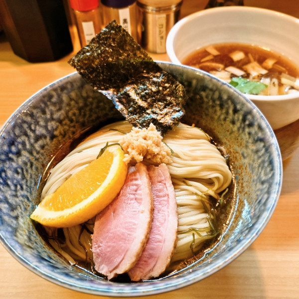 「鴨だし醤油昆布水つけ麺」@麺堂にしき 池袋西口店の写真