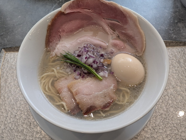 「中華蕎麦(塩 )上」@宍道湖しじみ中華蕎麦 琥珀 池袋店の写真