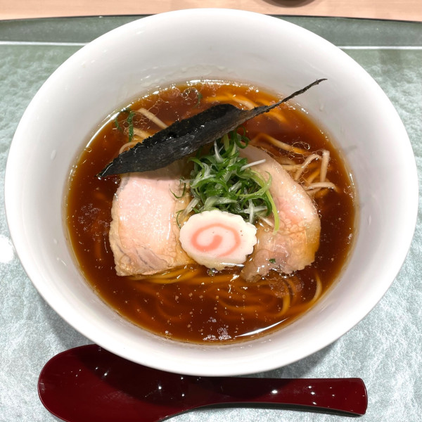 「醤油らぁ麺 980円」@らぁ麺 花萌葱の写真