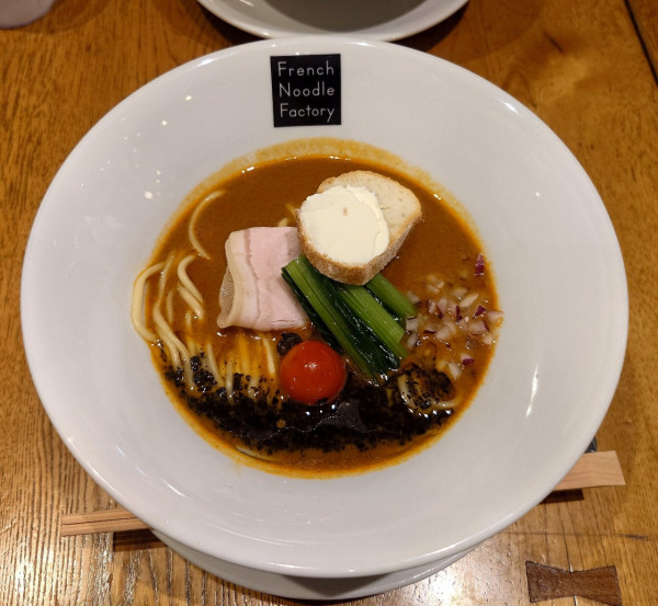 「オマール海老トリュフらーめん（2000円）」@French Noodle Factory 東京ドームラクーア店の写真
