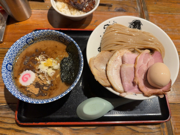 「特製濃厚つけ麺 (大)スープ増量」@松戸中華そば 富田食堂の写真