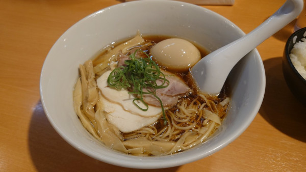 「特製醤油らぁ麺」@らぁ麺 はやし田 池袋店の写真