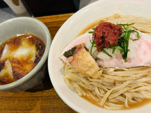 「梅梅つけめん 大盛 1,500円 ワンタン2個 200円」@Homemade Ramen 青麦の写真
