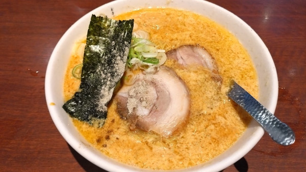 「玉子とじらーめん(替玉×2)」@萬珍軒の写真