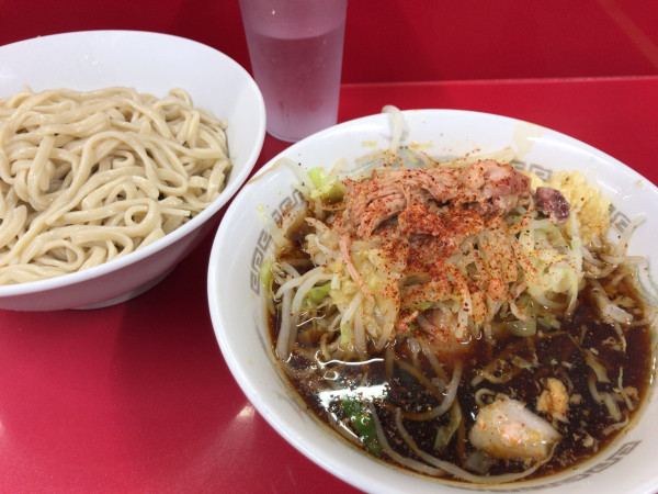 「小つけ麺(ニンニク、アブラ、カラメ、一味唐辛子) 1100円」@ラーメン二郎 越谷店の写真