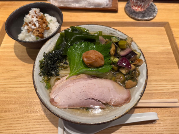 「【限定】ニボコン冷麺(塩)+白干し梅と大葉 他」@中華蕎麦 とみ田の写真