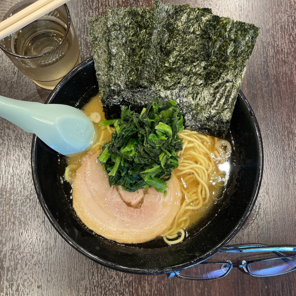 「とんこつ醤油（細麺）並」@らーめん家 せんだい 町田店の写真