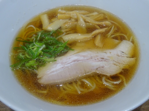 「醤油ラーメン　680円」@松太郎 新宿小滝橋通り店の写真