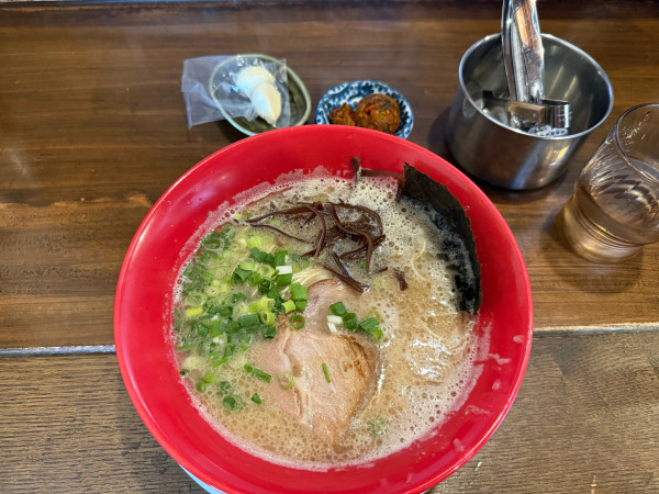 「ラーメン+辛子高菜+生にんにく」@博多長浜らーめん とんこつとん太の写真