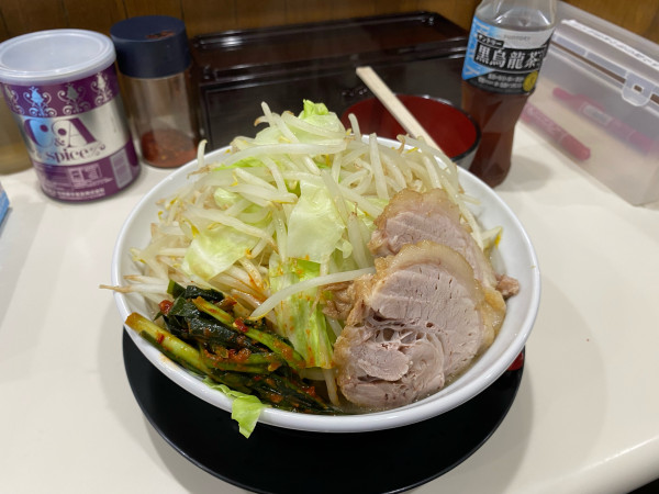 「ラーメン大　野菜増し　ニラキムチ　生卵」@ブタMENの写真