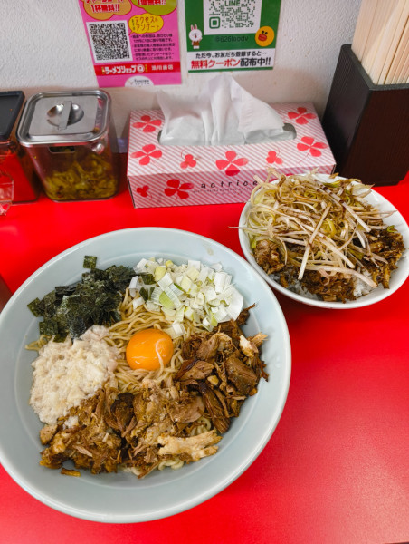 「背脂まぜそば　850円」@ラーメンショップ まるQの写真