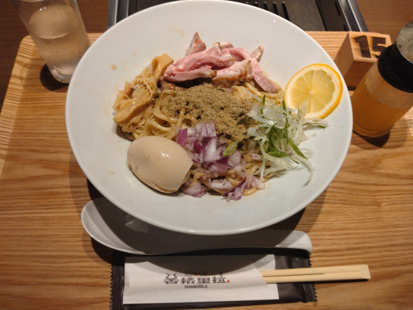 「煮干しまぜそば¥1100-」@焼肉拉麺 香格里拉の写真