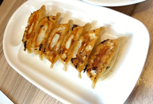 「酸辣湯麺＆本格焼き餃子♥️」@バーミヤン 山形桧町店の写真