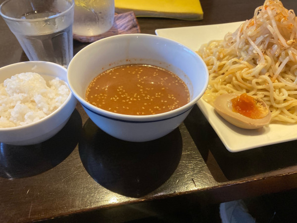 「辛つけ麺+ランチタイムサービス半ライス」@七八の写真