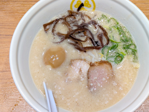 「豚骨+煮玉子」@TOKYO 豚骨 BASE MADE by 一風堂 エキュート秋葉原店の写真