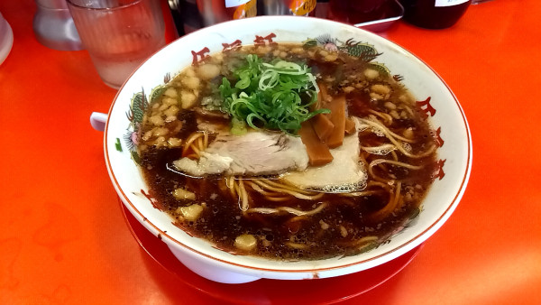 「背脂黒醤油ラーメン（７９０円）」@伍福軒 田町店の写真
