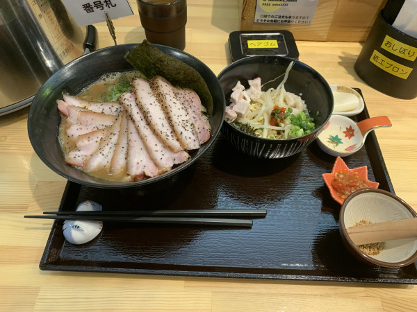 「特製醤油ラーメン＋チラシクーポン」@猫ニ叉タビの写真