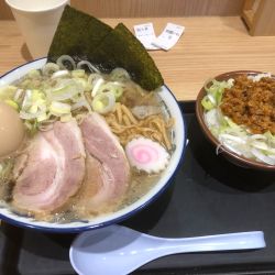 特製らーめん（1,040円）、担々丼（290円）