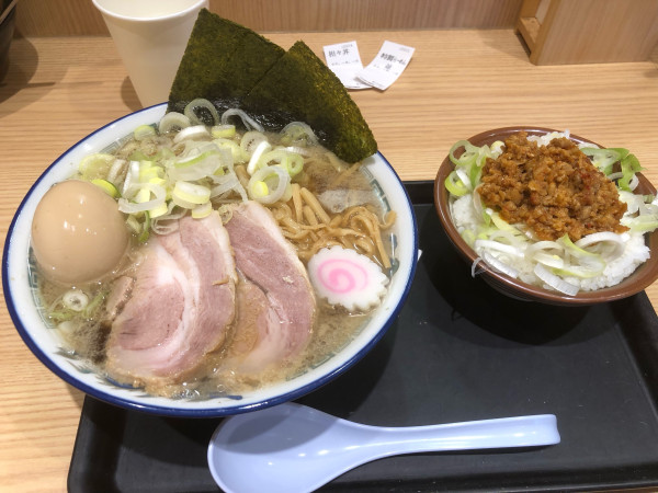 「特製らーめん（1,040円）、担々丼（290円）」@舎鈴 稲田堤駅前の写真
