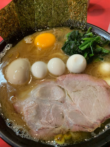 「ラーメン(味付玉子生たまごうずら)」@横浜ラーメン とんこつ家 鹿島店の写真