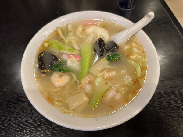 「エビラーメン（並盛）800円」@中国料理 萬嵐の写真