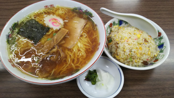 「ラーメン、半チャーハン」@多万里食堂の写真