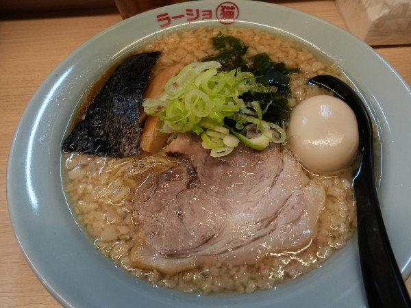 「ラーメン 醤油 麺硬め＋味濃いめ＋油こってり＋サービス味玉」@ラーショマルミャー 王子店の写真