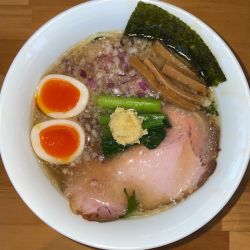 塩ラーメン　背脂生姜特製芳醇煮干し