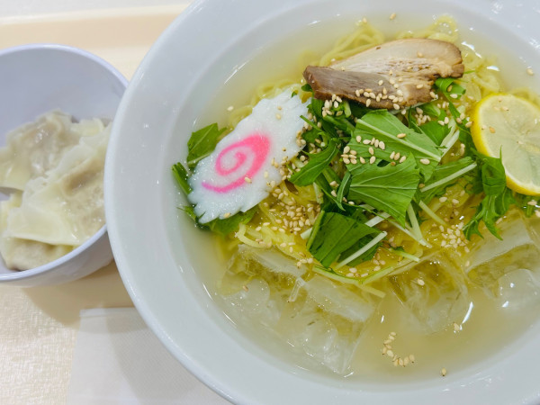 「冷し鯛塩らーめん 690円 ワンタン4個 150円」@ポッポ 大森店の写真