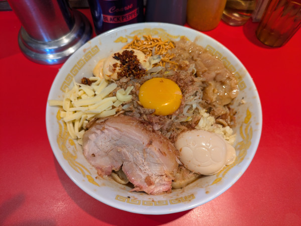 「まぜそば（味玉）」@それいけ！たかちゃんラーメン 群馬千代田店の写真