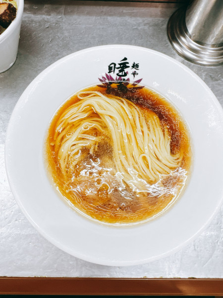 「冷製かけニボどぅるん 淡口」@麺や 睡蓮の写真