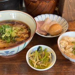 出汁醤油そば定食¥1000、チャーシュー¥400、味玉
