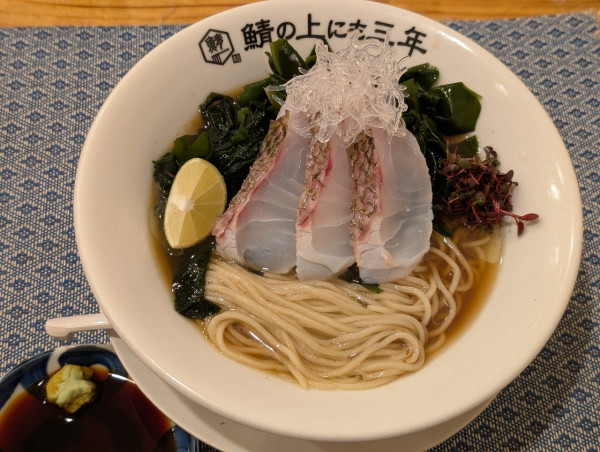 「天然明石鯛と瀬戸内わかめの冷やしそばわかめ増し」@麺屋 鯖の上にも三年の写真