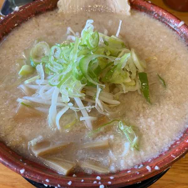 「らーめん 醤油 背脂2 880円 半麺-50円」@チャッチャ系らーめん もん吉の写真