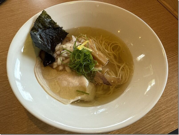 地鶏と鴨の中華蕎麦（塩）（1100円）