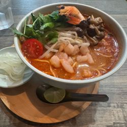エビ香る！旨辛トムヤムラーメン