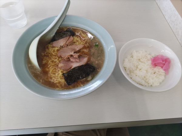 「ラーメン（小)＋半ライス」@ラーメンショップ 前沢店の写真