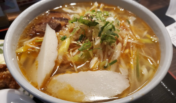 「辛ネギ沖縄そば」@ナンクルナイサきばいやんせー さいたま新都心店の写真