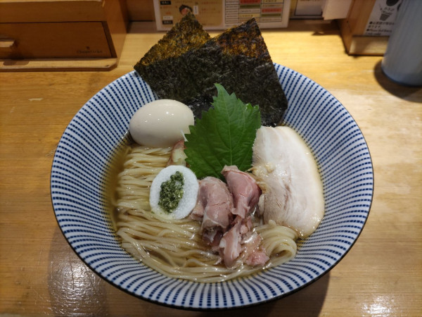 「羅臼昆布の冷しとろみそば+得製」@焼きあご塩らー麺 たかはし 上野店の写真