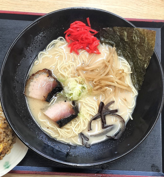 「豚骨らーめん 750円」@みやこ食堂の写真