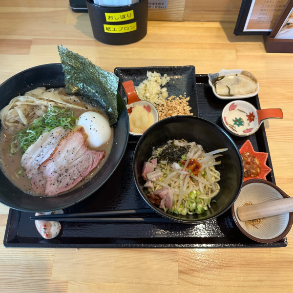 「特製濃厚醤油らーめん」@猫ニ叉タビの写真