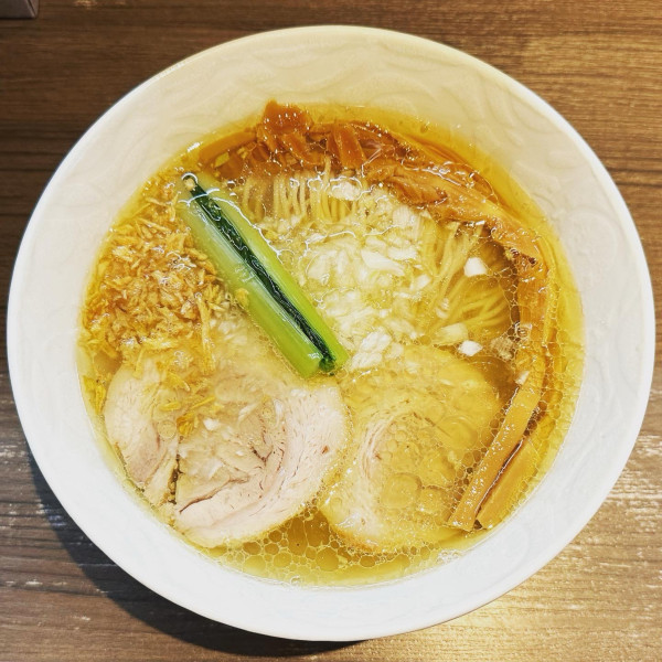 「塩らぁ麺」@支那そばや 本店の写真