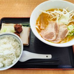 味噌ラーメン+ライス+唐揚げ