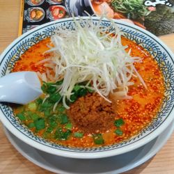 白胡麻担々麺（869円）